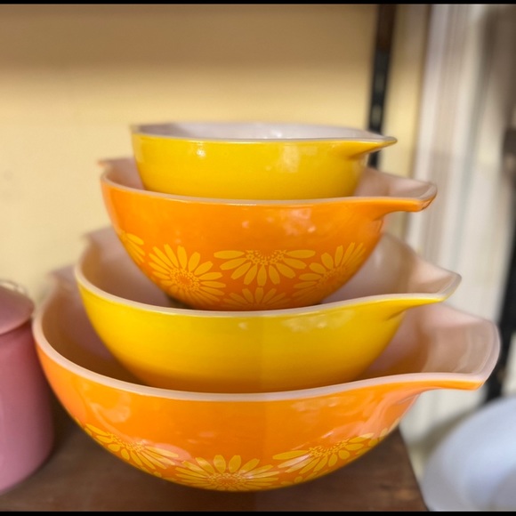 Vintage Daisy Pyrex Cinderella bowl set - Picture 2 of 3